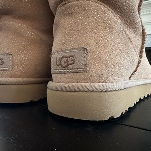 Women’s size 6 UGG boots very lightly worn. Sand color suede/gold fleck accent